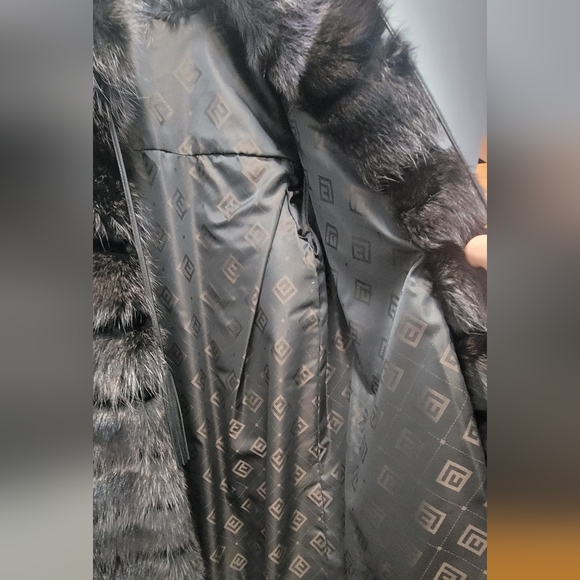Women's Beaver Coat with Layers and Leather - Picture 4 of 5